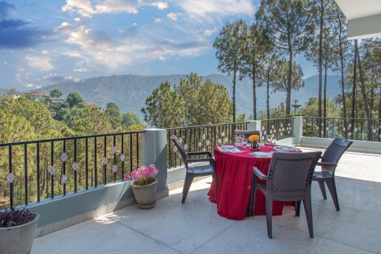 Master Pvt Garden By The North Edge Homestay Kasauli