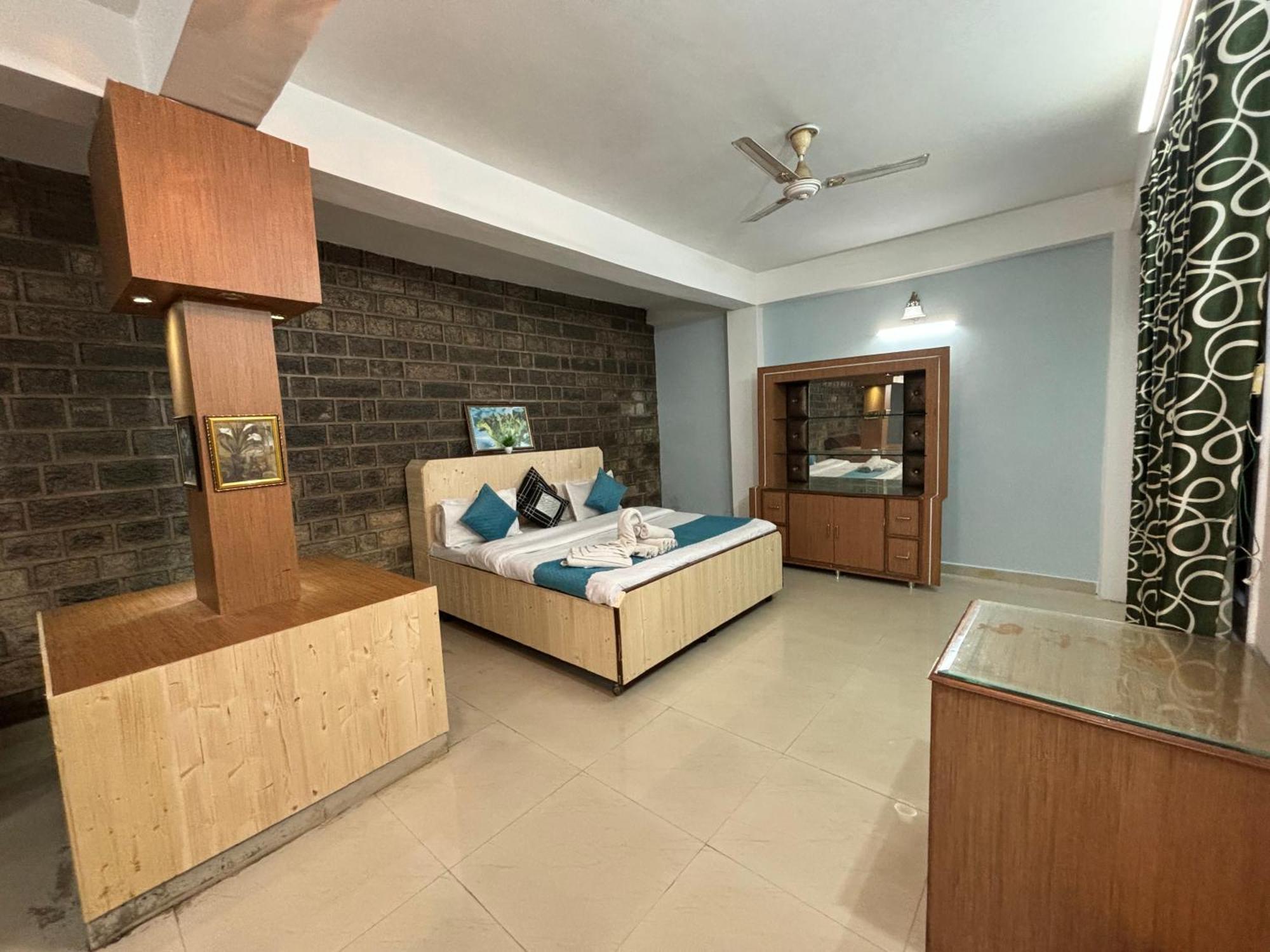 Master Pvt Garden By The North Edge Homestay
